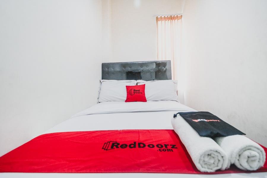 Reddoorz Plus Near Mall Ciputra Cakarta Dış mekan fotoğraf