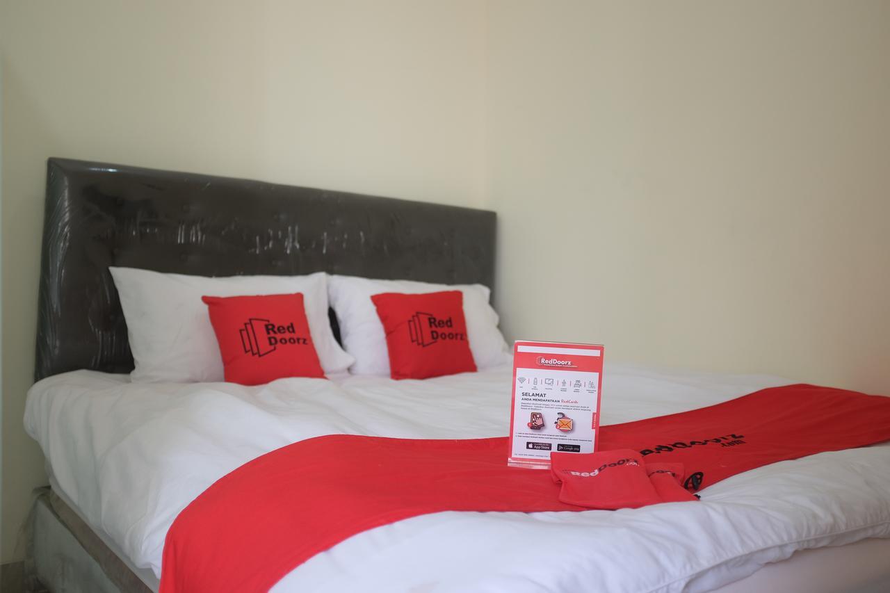 Reddoorz Plus Near Mall Ciputra Cakarta Dış mekan fotoğraf