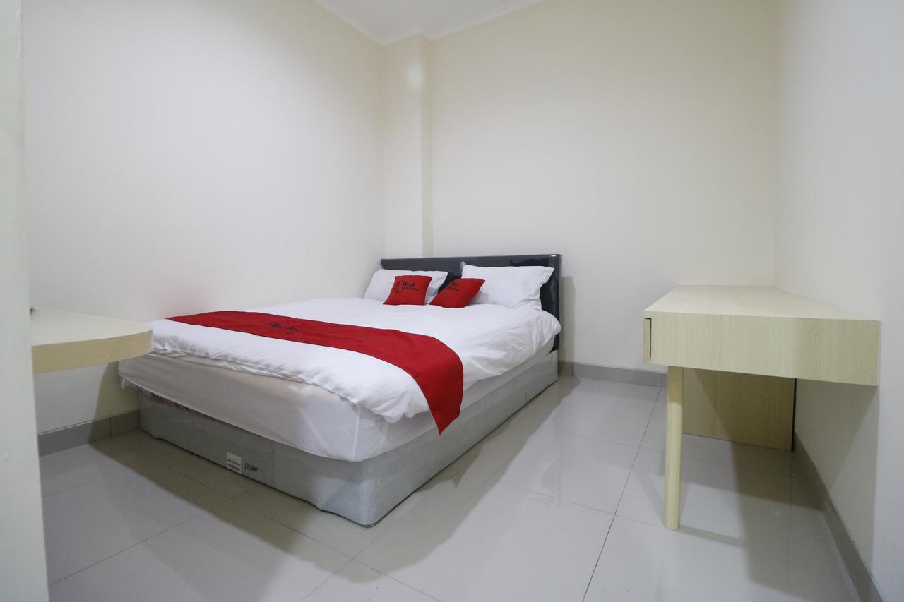 Reddoorz Plus Near Mall Ciputra Cakarta Dış mekan fotoğraf