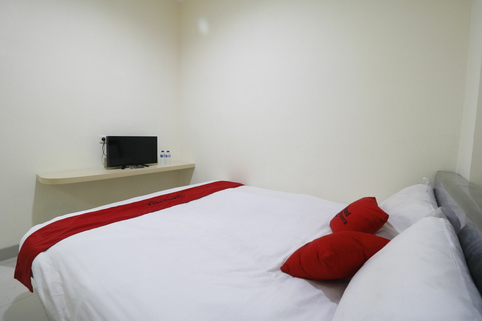 Reddoorz Plus Near Mall Ciputra Cakarta Dış mekan fotoğraf