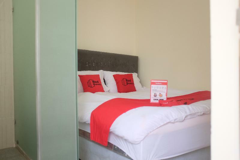 Reddoorz Plus Near Mall Ciputra Cakarta Dış mekan fotoğraf